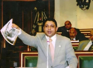 برلماني سابق بكفر الشيخ يتساءل.. متى تقال حكومة شريف إسماعيل؟!